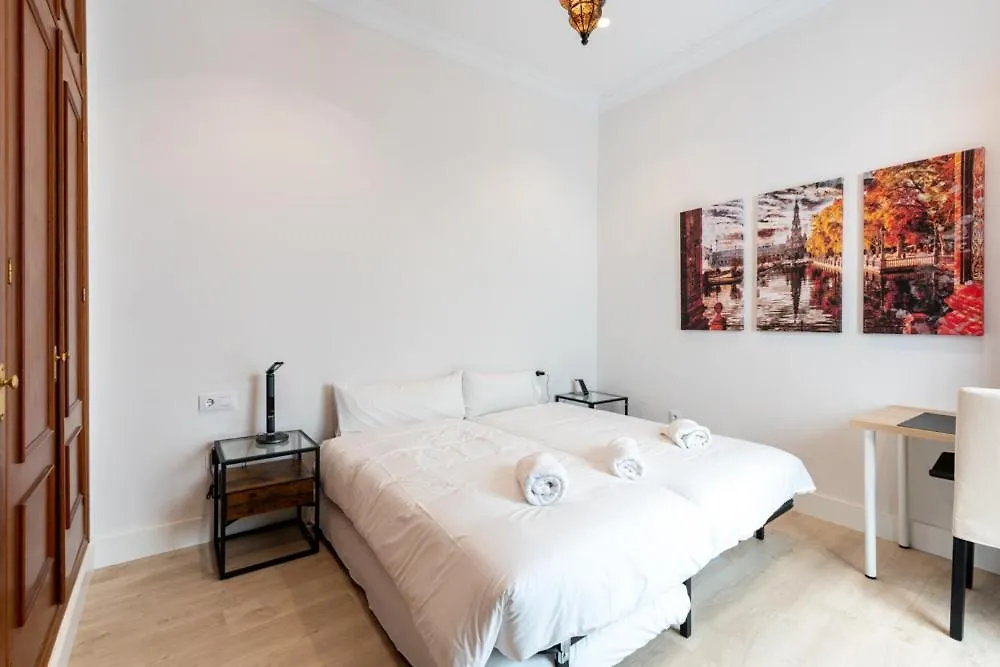 La Casa Villa Sevilla 0*,  España